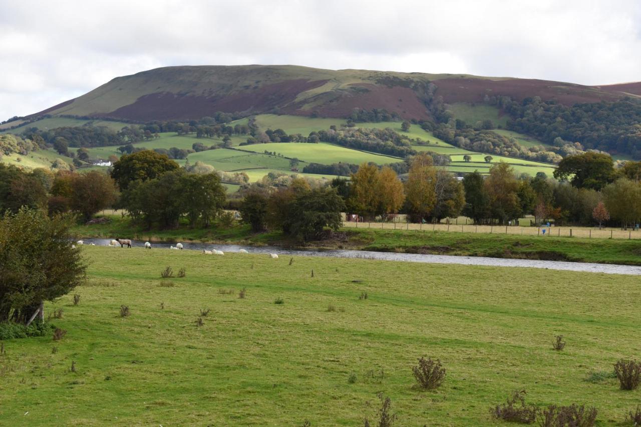 The Llanelwedd Arms Hotel Builth Wells Bagian luar foto
